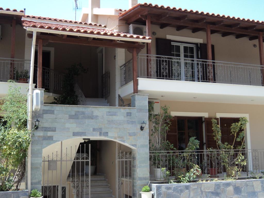 Erminia Studios Mousata Luaran gambar