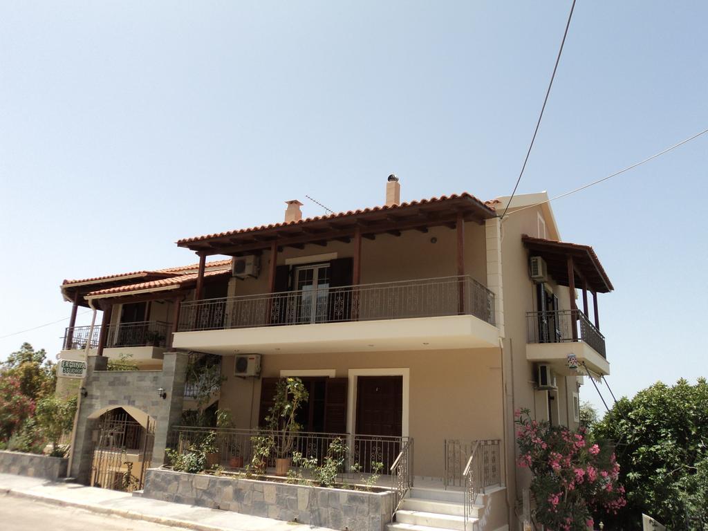 Erminia Studios Mousata Luaran gambar