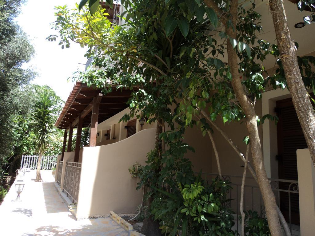 Erminia Studios Mousata Luaran gambar