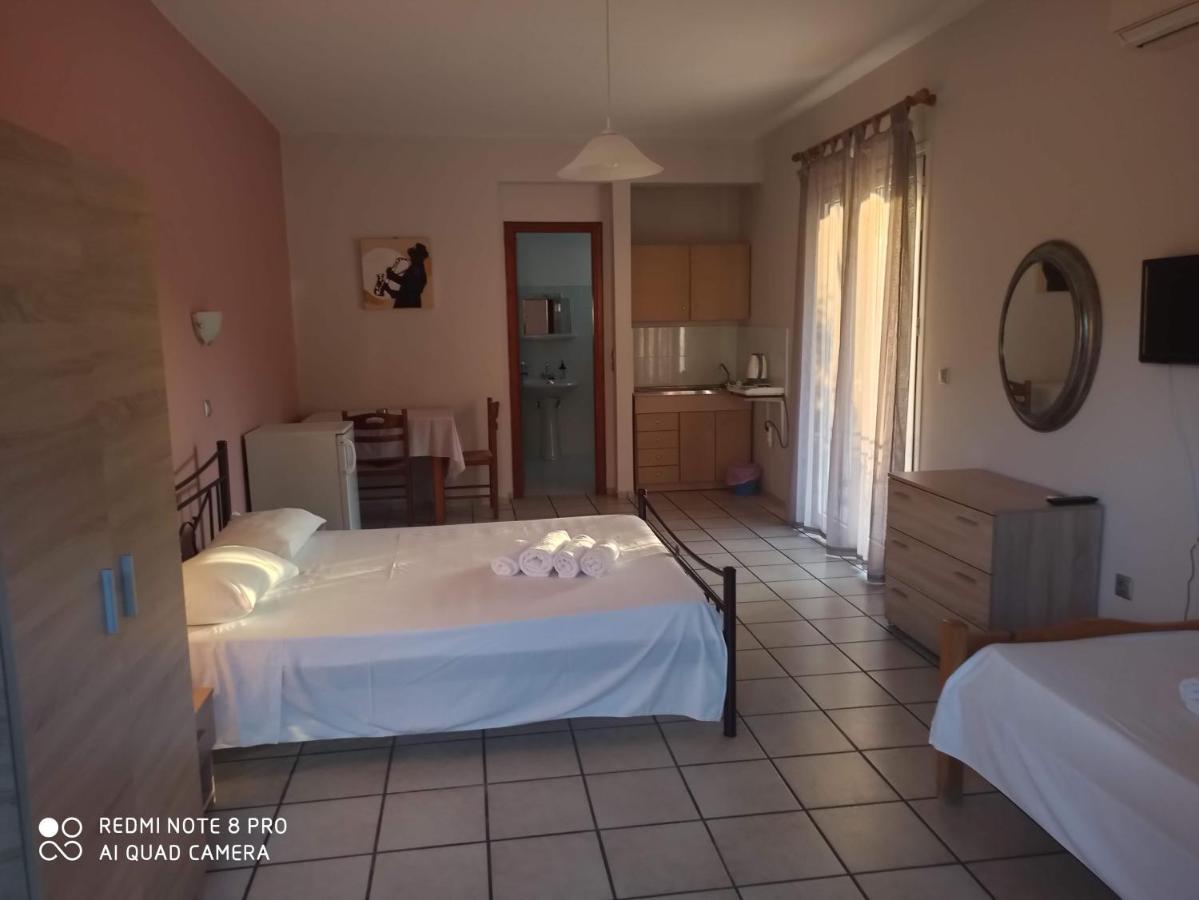 Erminia Studios Mousata Luaran gambar