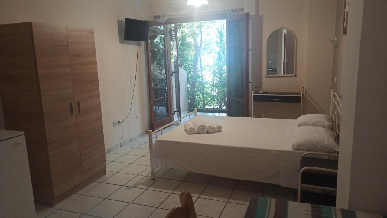 Erminia Studios Mousata Luaran gambar
