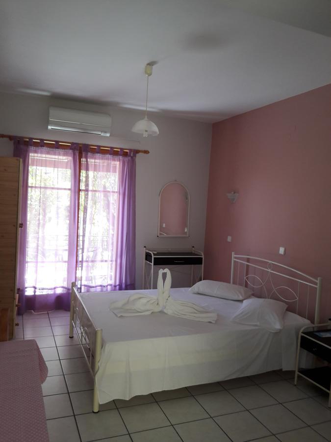 Erminia Studios Mousata Luaran gambar